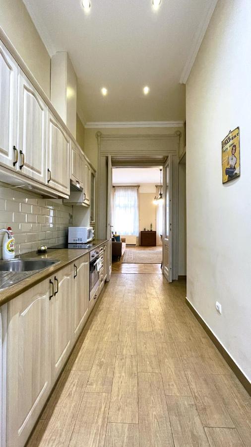 2 Rooms Between Of Chain Bridge, Cathedral, Parlament,Castle Area Apartment