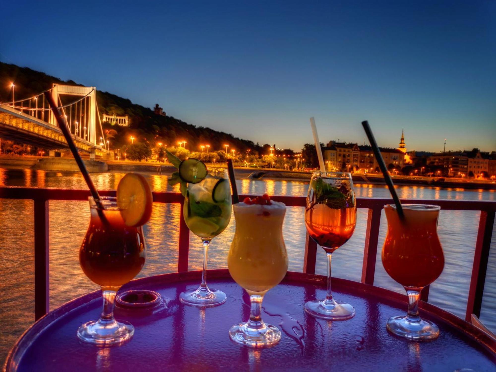 2 Between Of Chain Bridge, Cathedral, Parlament,castle Area Apartment *