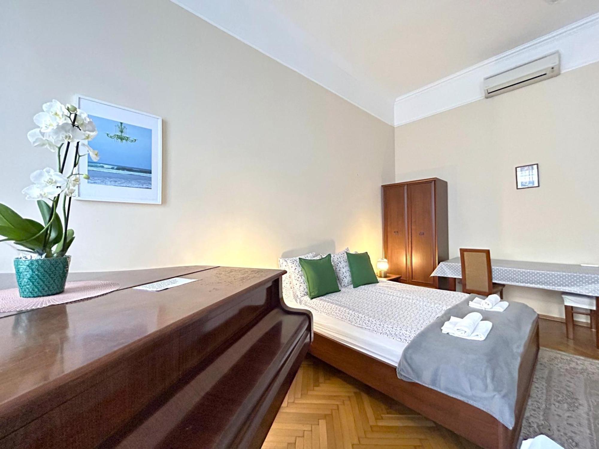 Apartment 2 Between Of Chain Bridge, Cathedral, Parlament,castle Area Budapest