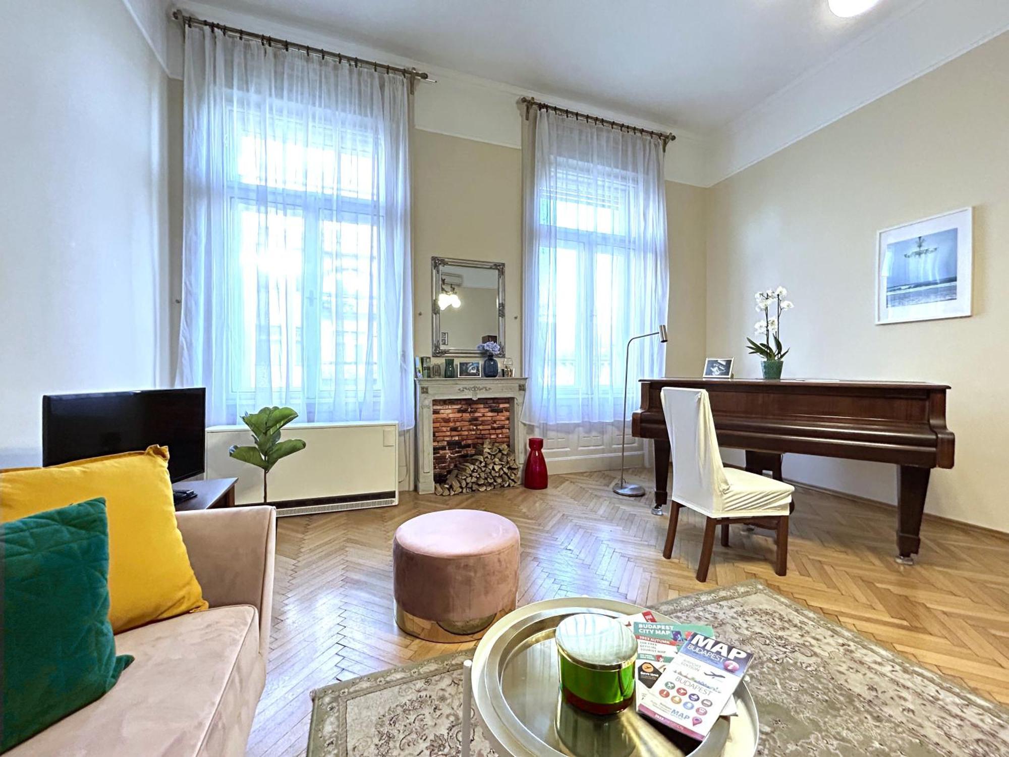Apartment 2 Rooms Between Of Chain Bridge, Cathedral, Parlament,Castle Area