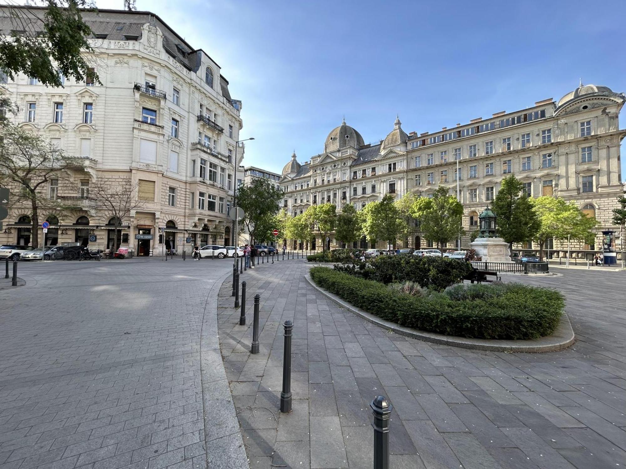2 Rooms Between Of Chain Bridge, Cathedral, Parlament,Castle Area Apartment *