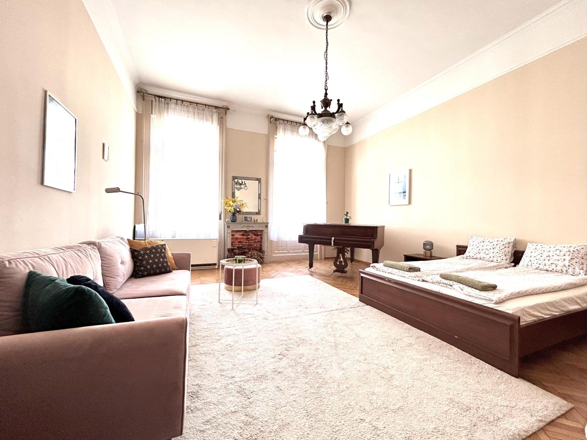 2 Between Of Chain Bridge, Cathedral, Parlament,castle Area Apartment